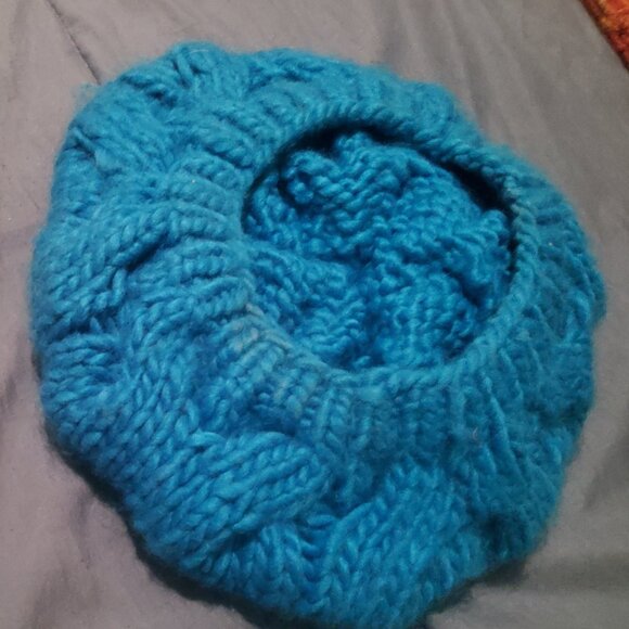 Winter BERRET HAT New no tags - Picture 2 of 7